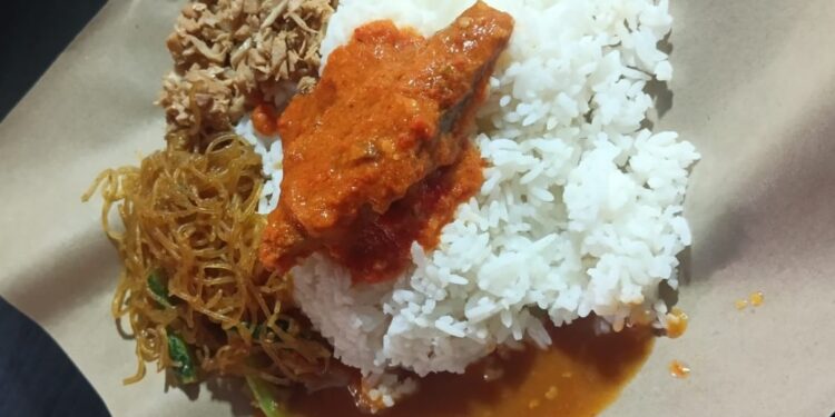 KULINER NUSANTARA: Sajian seporsi Nasi Megono Mas Bewok yang berlokasi di Jalan Pandawa Lima, Pondok Benda, Pamulang, Kota Tangerang Selatan, layak dicoba. (Foto: Istimewa)