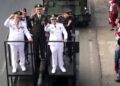 PARADE ALUTSISTA: Wali Kota Tangerang Selatan Benyamin Davnie (kiri) dan Wakil Wali Kota Pilar Saga Ichsan memimpin langsung iring-iringan kendaraan tempur yang bergerak dari Kantor Kelurahan Pondok Jagung menuju Lapangan Batalyon Kavaleri 9, Serpong Utara pada Senin (17/8/2026). (FOTO: HARIS SUNANDAR/KORANINDOPOS.COM)
