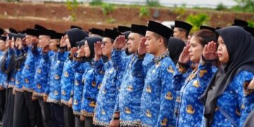HARAPAN CERAH: Sejumlah PKKK mengikuti upacara. (Foto Ilustrasi: Dok./Diskominfo/suara.com)