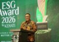 PUNCAK PENGHARGAAN: Menteri Lingkungan Hidup / Kepala Badan Pengendalian Lingkungan Hidup RI Mohammad Jumhur Hidayat memberikan sambutan dalam ESG Award 2026. (FOTO: SHANTY AULIA/KORANINDOPOS.COM)