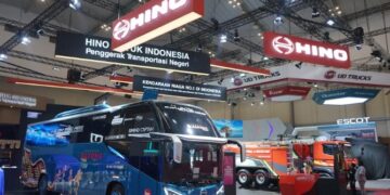 Hino Indonesia Terapkan Identitas Visual Baru di GIIAS 2026, Tegaskan Transformasi Global Berorientasi pada Pelanggan