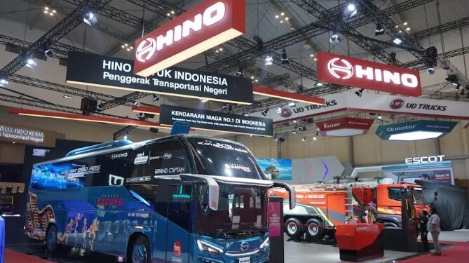 Hino Indonesia Terapkan Identitas Visual Baru di GIIAS 2026, Tegaskan Transformasi Global Berorientasi pada Pelanggan