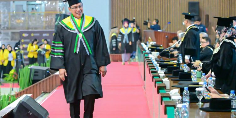 Dirut BULOG Ahmad Rizal Ramdhani Raih Gelar Doktor dari Universitas Indonesia 1 Dirut BULOG Ahmad Rizal Ramdhani Raih Gelar Doktor dari Universitas Indonesia