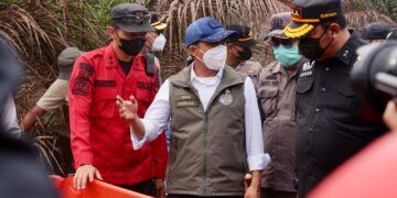 Menhut Raja Antoni Tinjau Karhutla di Tanjung Jabung Timur Provinsi Jambi