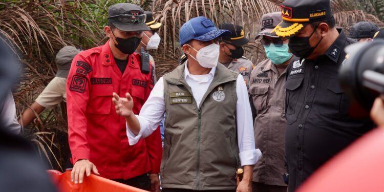 Menhut Raja Antoni Tinjau Karhutla di Tanjung Jabung Timur Provinsi Jambi