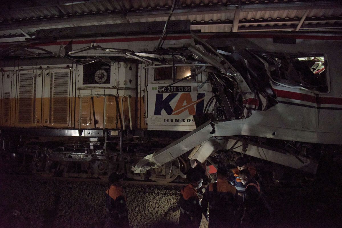 KAI Dampingi Masinis KA Argo Bromo Anggrek yang Jadi Tersangka Kecelakaan di Bekasi 2 KAI Dampingi Masinis KA Argo Bromo Anggrek yang Jadi Tersangka Kecelakaan di Bekasi