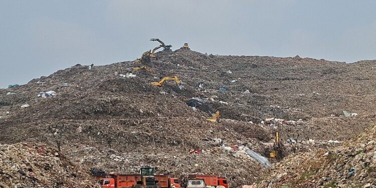 TPST Bantargebang Tampung 9.000 Ton Sampah per Hari, Jakarta Benarkah Sudah Darurat? 1 TPST Bantargebang Tampung 9.000 Ton Sampah per Hari, Jakarta Benarkah Sudah Darurat?