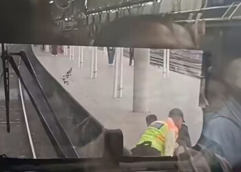 Pria Lompat ke Rel Stasiun Tanah Abang, Nyaris Tertabrak KRL