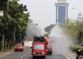 Jalan Protokol Jakpus Kembali Disemprot Water Mist untuk Bersihkan Abu Anak Krakatau