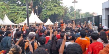 Rayakan Gol Menit Akhir Persija, Sejumlah Jakmania Sempat Terobos Gerbang GBK
