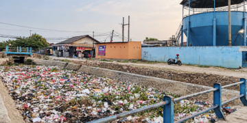 Sampah Menumpuk di Kali PJT Babelan Bekasi, Bau Menyengat Masuk Rumah Warga