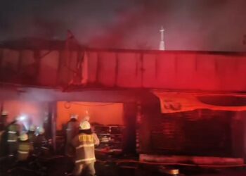 Bengkel Mobil di Pasar Mobil Bekas Kemayoran Terbakar, 17 Unit Damkar Dikerahkan