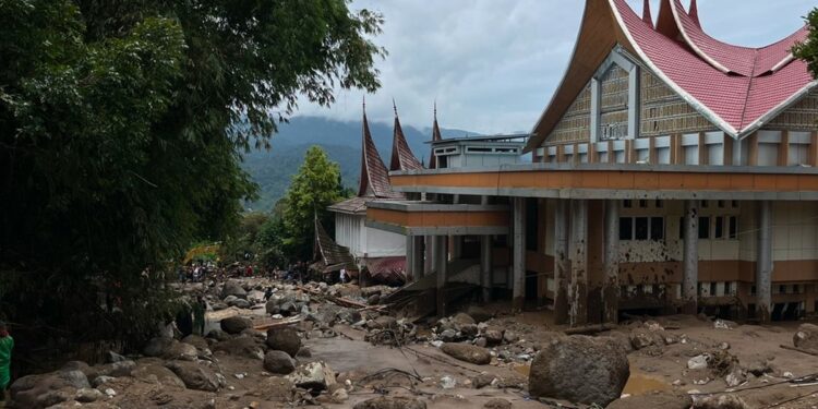 Banjir Bandang Terjang Solok, Ketua DPR Dorong Penguatan Mitigasi Bencana 1 Banjir Bandang Terjang Solok, Ketua DPR Dorong Penguatan Mitigasi Bencana