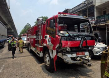 Kecelakaan Beruntun 6 Kendaraan di Jaktim, Truk Damkar Tabrak Colt Diesel hingga Terdorong ke Depan