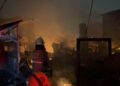Gudang Mebel di Joglo Jakbar Terbakar, Warga Dengar Suara seperti Petasan Sebelum Api Membesar 7 Gudang Mebel di Joglo Jakbar Terbakar, Warga Dengar Suara seperti Petasan Sebelum Api Membesar