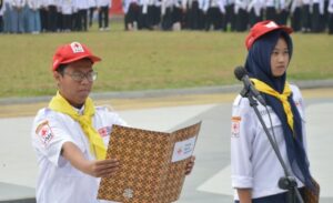 Bupati Lebak Tekankan Semangat Kemanusiaan di HUT Ke-81 PMI 2 PROSESI PENGUKUHAN: Seremonial pengukuhan anggota Palang Merah Remaja (PMR) PMI Kabupaten Lebak Tahun 2026 di Aula Alun-Alun Rangkasbitung pada Selasa (22/9/2026). (Foto: Dok./DiskominfoSP Kab. Lebak)