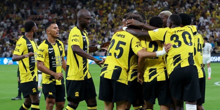 MMPI BURUK: Skuad Al-Ittihad merayakan gol George Ilenikhena ke gawang Al-Nassr pada Minggu (6/9/2026). (Foto: (c) Al-Ittihad Official)