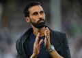 AKHIR DEBUT: Pelatih Fulham, Alvaro Arbeloa, berjalan menuju lapangan sebelum pertandingan Liga Inggris melawan Chelsea di London pada Selasa (25/8/2026). (Foto: (c) AP Photo/Kirsty Wigglesworth)