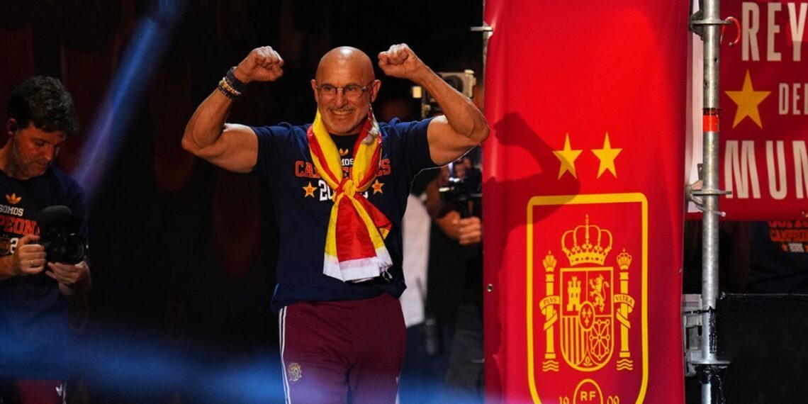 Luis de la Fuente Tetap Jadi Pelatih La Roja sampai 2032 1 KONTRAK PANJANG: Pelatih Timnas Spanyol, Luis De La Fuente, teken kontrak panjang. (Foto: (c) AP Photo/Manu Fernandez)