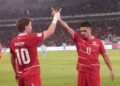 Timnas Garuda Libas Singapura 2-0 Tapi Belum Puncaki Klasemen 6 TUNDA KEGEMBIRAAN: Selebrasi gol Ragnar Oratmangoen dan Ole Romeny pada laga Timnas Indonesia vs Singapura di FIFA ASEAN Cup 2026. (Foto: (c) Budy Santoso)