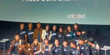 SERIES BARU: Para pemeran series terbaru berjudu Agaskar debutan Unlimited Production ditampilkan dalam konferensi pers. Serial tersebut akan tayangdi Maxtream TV. (FOTO: HARIS SUNANDAR/KORANINDOPOS.COM)