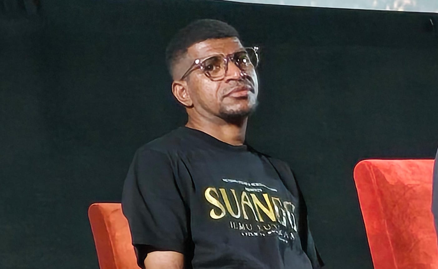 Impian Mendiang Ibunda Terwujud, Komika John Yewen Tampil Beda Jadi Pastor di Film Horor ‘Suanggi: Ilmu Kutukan’ 2 Impian Mendiang Ibunda Terwujud, Komika John Yewen Tampil Beda Jadi Pastor di Film Horor ‘Suanggi: Ilmu Kutukan’