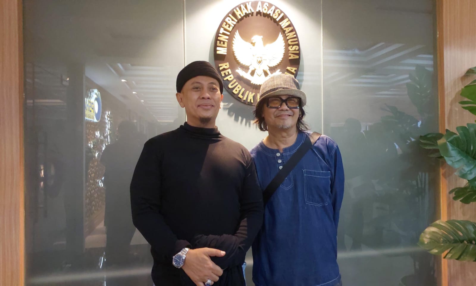 Satu Frekuensi Bela Musisi: Opick dan Bongky BIP Sambangi KemenHAM Bahas Hak Cipta Lagu 2 Satu Frekuensi Bela Musisi: Opick dan Bongky BIP Sambangi KemenHAM Bahas Hak Cipta Lagu