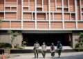 Pemkot dan Polres Tangsel Usut Dugaan Pelecehan di Sekolah Elite ICM Serpong 8 DUGAAN PELECEHAN: Tenaga pendidik berjalan dengan latar belakang gedung megah salah satu fasilitas di Insan Cendikia Madani (ICM) Serpong. (Foto Ilustrasi: icm.sch.id)