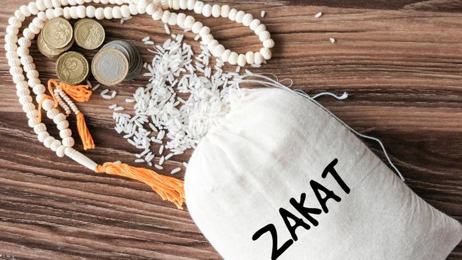 Zakat Sebagai Pengurang Pajak? 1 ZAKAT DAN PAJAK: Majelis Ulama Indonesia (MUI) mendorong pemerintah segera mengevaluasi skema integrasi zakat dan pajak yang berlaku. Mereka menilai zakat yang telah dibayarkan masyarakat melalui lembaga resmi seharusnya dapat diperhitungkan secara langsung untuk mengurangi kewajiban pajak. (Foto Ilustrasi: iStockphoto)