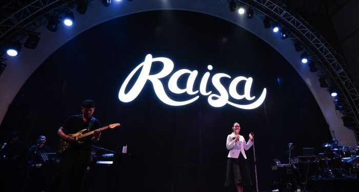Studio TUI Rayakan 5 Tahun Perjalanan Kreatif lewat Ajang "Setengah Dekade" 1 SETENGAH DEKADE: Penyanyi cantik Raisa tampil di perayakan ulang tahun ke-5 Studio TUI bertajuk “Setengah Dekade” di Bengkel Kafe, Kebayoran Baru, Jakarta Selatan pada Minggu (13/9/2026). (Foto: Dok./Studio TUI)