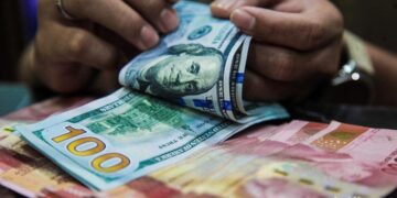 Rupiah Menguat Tipis, Dolar AS Turun ke Rp17.607 Pagi Ini