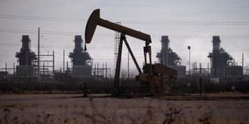Harga Minyak Dunia Naik Usai Houthi Serang Arab Saudi, Brent Tembus US$104
