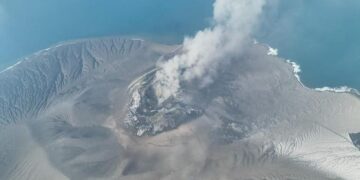 Wamendiktisaintek Minta Kampus Mobilisasi Ahli untuk Mitigasi Erupsi Anak Krakatau