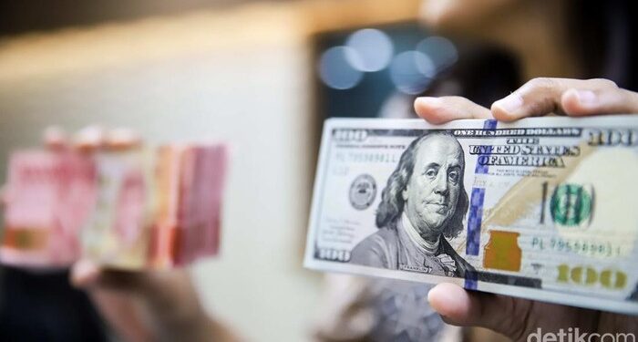 Dolar AS Tembus Rp18.000 Lagi pada Pembukaan Perdagangan Selasa 1 Dolar AS Tembus Rp18.000 Lagi pada Pembukaan Perdagangan Selasa