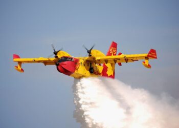 Malaysia Tawarkan Pesawat Amfibi CL-415MP dan Helikopter Bantu Padamkan Karhutla di Indonesia