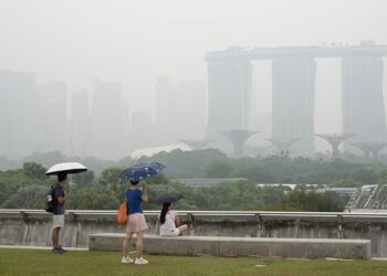 Singapura Dikepung Kabut Asap: Kualitas Udara Masuk Kategori Sangat Tidak Sehat, Warga Berburu Masker N95