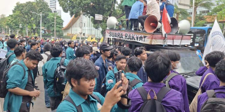 BEM SI Demo di Depan DPR Hari Ini, Desak Pendidikan Gratis dan Revisi UU Sisdiknas
