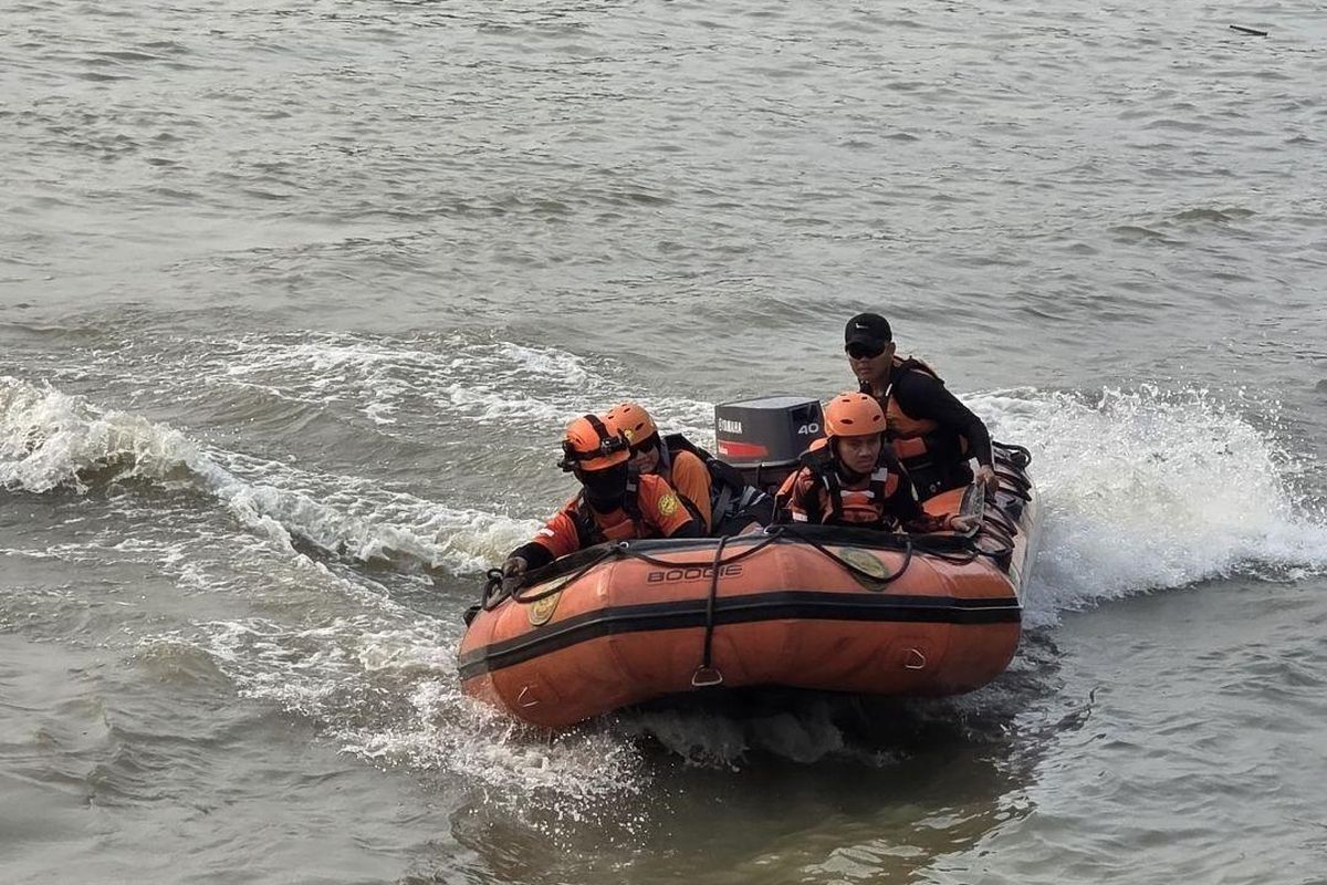 Pencarian Pria Diduga Tenggelam di Sungai Cisadane Tangerang Dihentikan, Dilanjutkan Besok 3 Pencarian Pria Diduga Tenggelam di Sungai Cisadane Tangerang Dihentikan, Dilanjutkan Besok