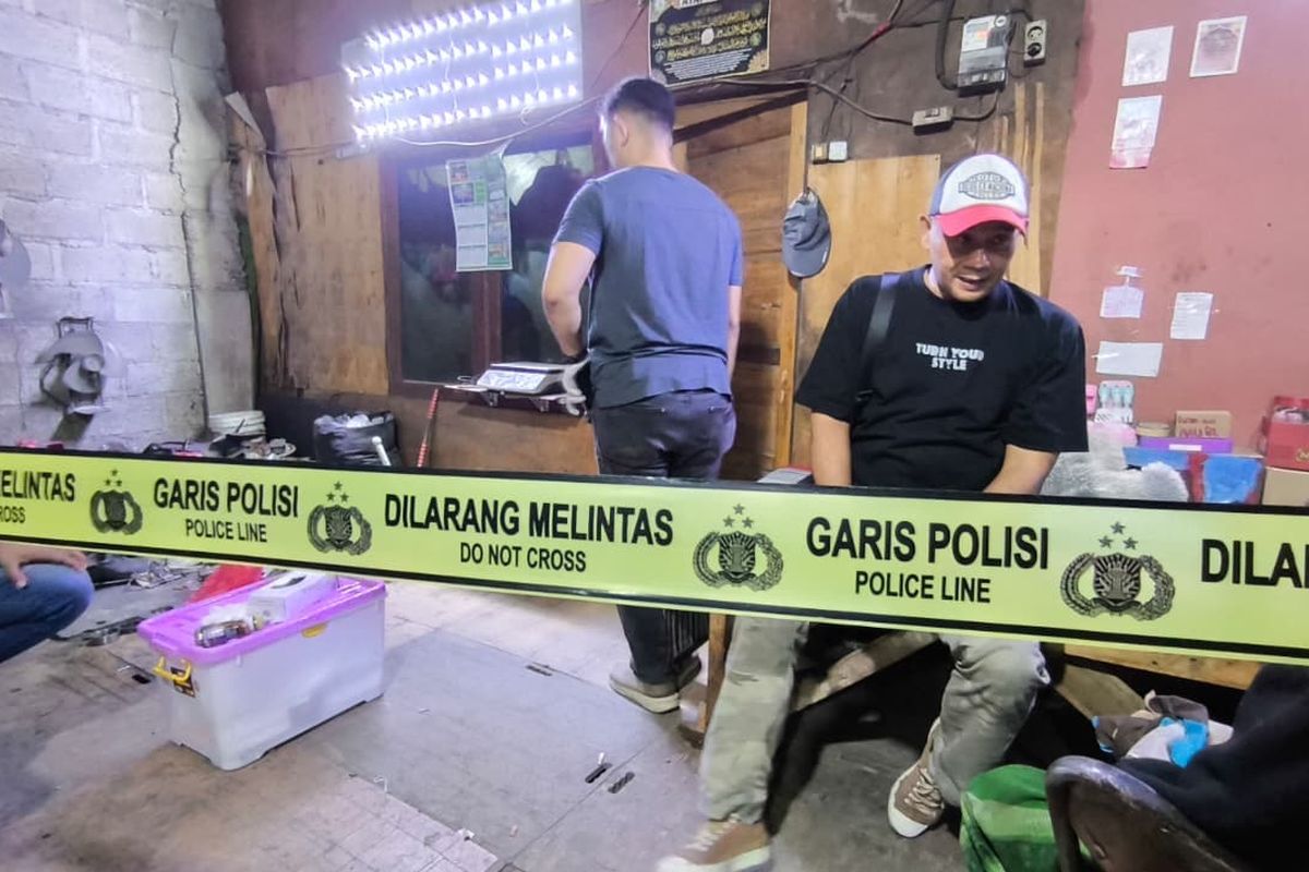 Uang Rp100 Juta Hilang dalam Perampokan Istri Bos Rongsok di Bekasi Pelaku 2 Uang Rp100 Juta Hilang dalam Perampokan Istri Bos Rongsok di Bekasi Pelaku