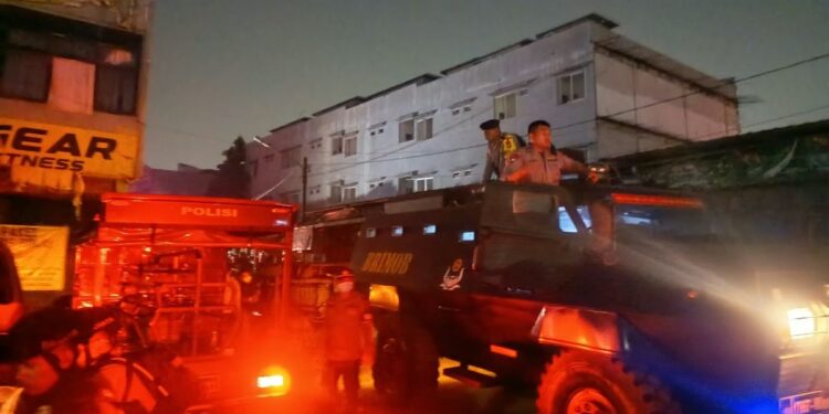 Ledakan di Pasar Cimanggis Tangsel, 1 Orang Tewas dan 8 Luka-luka 1 Ledakan di Pasar Cimanggis Tangsel, 1 Orang Tewas dan 8 Luka-luka