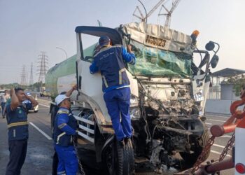 Diduga Microsleep, Sopir Truk Tangki Tewas Tabrak Trailer di Tol Cibitung-Cilincing