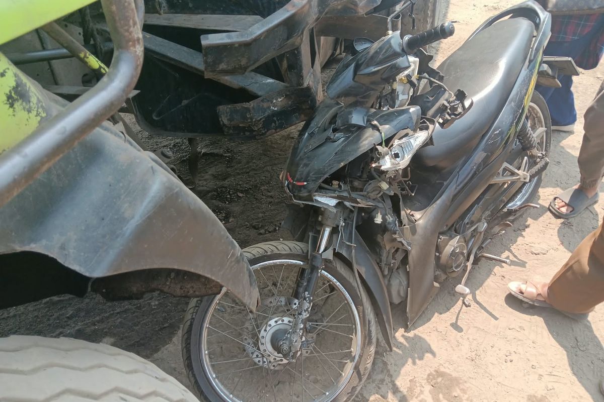 Pengendara Motor Tewas Usai Tabrak Dump Truck di Rorotan Jakarta Utara 2 Pengendara Motor Tewas Usai Tabrak Dump Truck di Rorotan Jakarta Utara