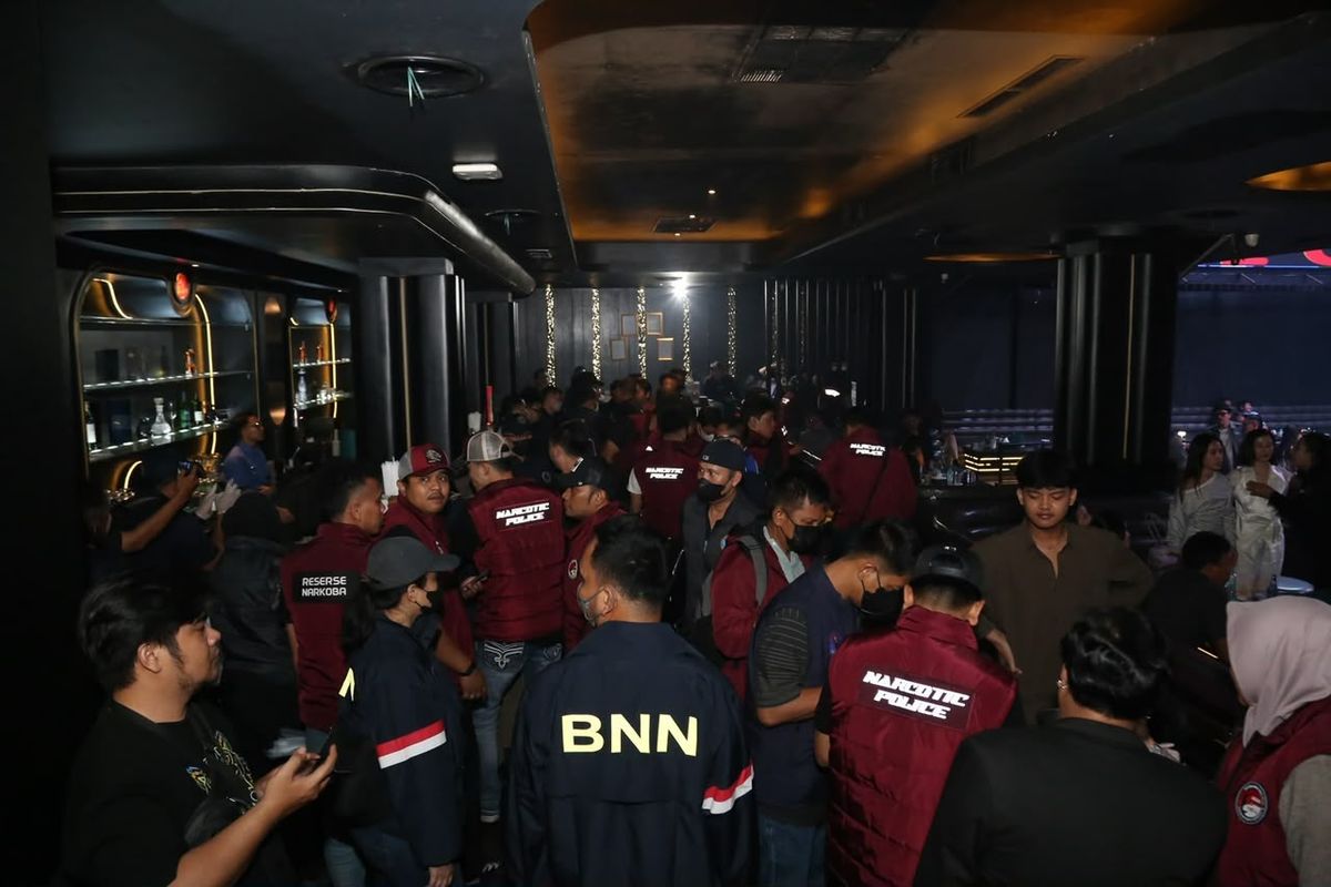 Bareskrim Polri dan BNN Terjunkan 462 Personel Gerebek Kelab Malam di PIK dan Jatim, 9 Orang Positif Narkoba 3 Bareskrim Polri dan BNN Terjunkan 462 Personel Gerebek Kelab Malam di PIK dan Jatim, 9 Orang Positif Narkoba