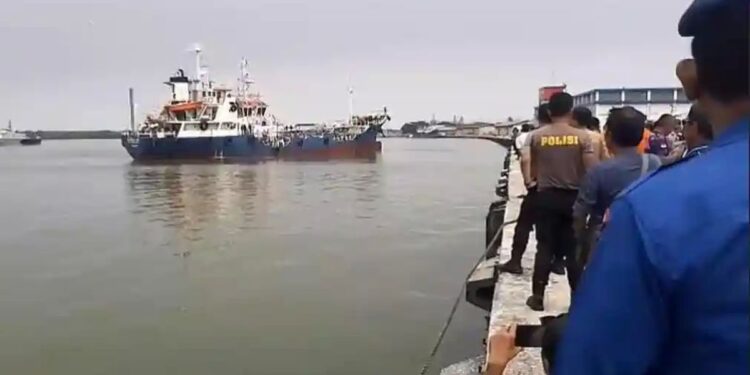 Tak Ada Niat Jahat, Polisi Lepas 7 WNI Awak Kapal Tanker Pembawa 1,16 Ton Ketamin 1 Tak Ada Niat Jahat, Polisi Lepas 7 WNI Awak Kapal Tanker Pembawa 1,16 Ton Ketamin