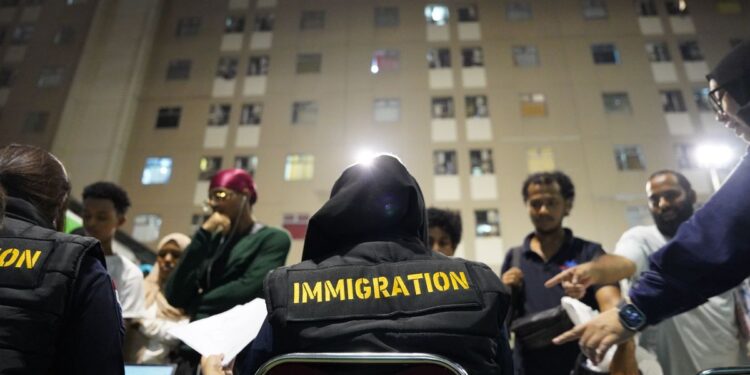Resahkan Warga hingga Lakukan Catcalling, 45 WNA di Apartemen Kalibata City Diamankan Imigrasi 1 Resahkan Warga hingga Lakukan Catcalling, 45 WNA di Apartemen Kalibata City Diamankan Imigrasi