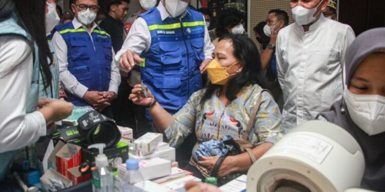 Kemenkes Beralasan Foto Menkes Pakai Tabung Oksigen di Palangka Raya Hanya Edukasi, Bantah Narasi Sesak Napas Karhutla 1 Kemenkes Beralasan Foto Menkes Pakai Tabung Oksigen di Palangka Raya Hanya Edukasi, Bantah Narasi Sesak Napas Karhutla