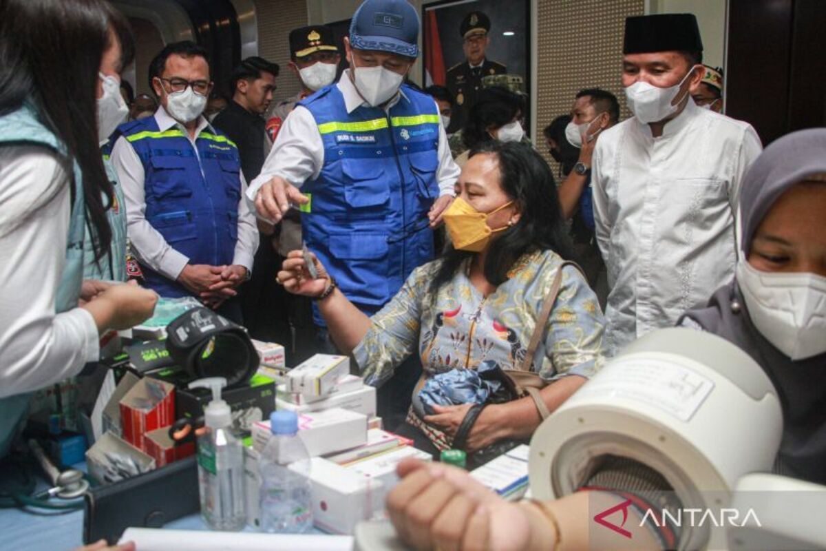 Kemenkes Beralasan Foto Menkes Pakai Tabung Oksigen di Palangka Raya Hanya Edukasi, Bantah Narasi Sesak Napas Karhutla