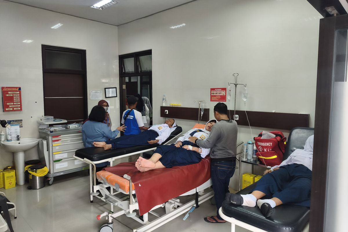 Keracunan Massal Siswa di Dramaga Bogor, Badan Gizi Nasional Uji Sampel Makanan MBG ke Laboratorium 4 Keracunan Massal Siswa di Dramaga Bogor, Badan Gizi Nasional Uji Sampel Makanan MBG ke Laboratorium