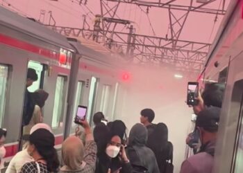 Pantograf Berpercikan Api di Stasiun Jakarta Kota, KAI Commuter Siapkan Rangkaian Pengganti