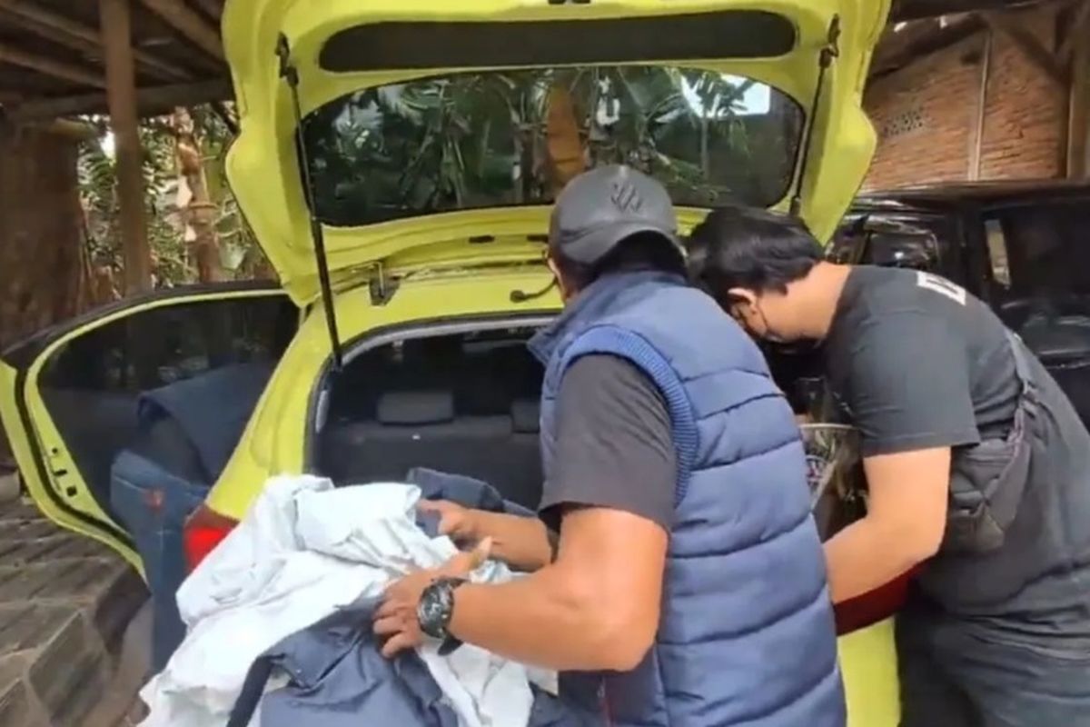 Penggerebekan Narkoba di Kampung Berlan Matraman, Tim Gabungan Amankan 8 Orang dan Sita Sabu hingga Ketamin 2 Penggerebekan Narkoba di Kampung Berlan Matraman, Tim Gabungan Amankan 8 Orang dan Sita Sabu hingga Ketamin